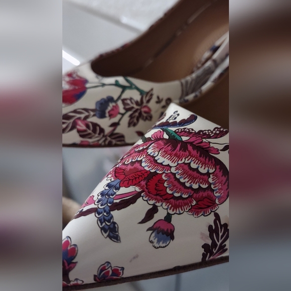 Tori Burch Elana Heel. Nearly New! Never worn. - Picture 3 of 11